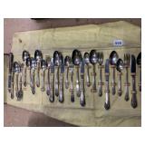 SILVERPLATE FLATWARE SERVICE FOR 6 IN CASE