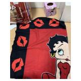 BETTY BOOP BLANKET AND TISSUE HOLDER