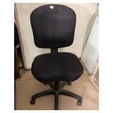ROLLING 5 WHEEL OFFICE CHAIR