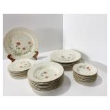 MIKASA DINNERWARE SERVICE FOR 8 MISSING 1 DESSERT