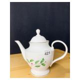 LENOX HOLLY TEA POT WILD $142.00 NO BOX
