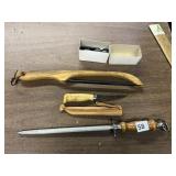 KNIFE SHARPENER AND BREAD KNIFE
