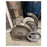 KNIFE SHARPENING WHEELS SET UP FOR USE ON A PULLY