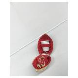 NUT SHAPE SEWING KIT W/ THIMBLE