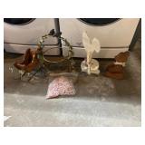 PLATE HOLDER AND WOOD SLEIGH