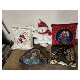 CHRISTMAS THEME DECORATIVE PILLOWS