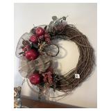 BURLAP AND APPLES GRAPEVINE WREATH