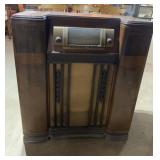SILVERTONE FLOOR MODEL RADIONET R121 POWERS ON