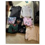 WOMENï¿½S SZ S/M TOPS, CHRISTMAS SWEATSHIRTS