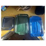 2 RECTANGULAR GLASS BAKING PANS, SQUARE GLASS