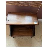 WOODED STEP STOOL