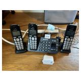 PANASONIC 4 PHONE SYSTEM, ONE PHONE NOT PICTURES