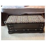 49X18X22 UPHOLSTERED TOP LANE CEDAR CHEST, NO KEY
