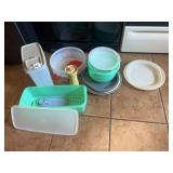 ASSORTED VINTAGE TUPPERWARE
