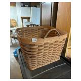 DOUBLE HANDLE BASKET SEE EDGE NEEDS REPAIR