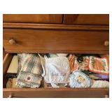 KITCHEN TOWELS, POTHOLDERS