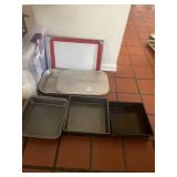 BAKING PANS, COVERED ROASTER