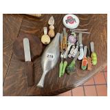 TEAK CHEESE BOARD WITH KNIFE THAT SERVES IN QUAD,