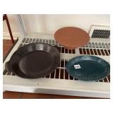 GREEN FIESTA 9 1/2 INCH BOWL, POTTERY BAKING