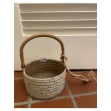 POTTERY BOWL W/ HANDLE