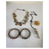 MULTISTRAND STRING BUTTON NECKLACE TWO STRETCH