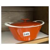 CAST IRON SERVING CASSEROLE NO MAKER