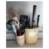 KNIFE BLOCK W/ 4 KNIVES & UTENSIL HOLDER
