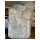 QUEEN SZ. COMFORTER