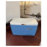 COLEMAN COOLER WITH LOCKING CAPABILITY