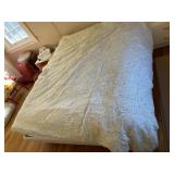 TAHARI QUEEN COMFORTER