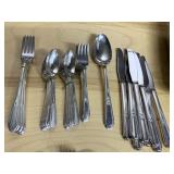 FLATWARE ROGERS COMPLETE FOR 8