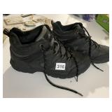 SZ. 12 BOOTS LIKE NEW