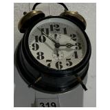 LOUD ALARM CLOCK WORKS WELL