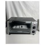 BLACK AND DECKER TOASTER OVEN, LOOKS UNUSED