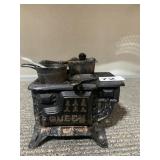 QUEEN CAST IRON MINI STOVE 3.5" H