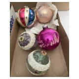 5 CHRISTMAS ORNAMENTS
