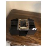 AUTOMATIC CARD SHUFFLER