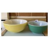 PYREX MIXING BOWLS GREEN AND YELLOW