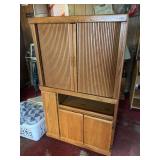 OAK ENTERTAINMENT CABINET W/ 2 DOOR BASE