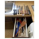KITCHEN KNIVES CONTENTS OF DRAWER