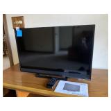 VIZIO TV WITH REMOTE 42 IN