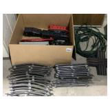 LIONEL 1062 TRAIN W/ CARS, TUNNEL, TRACK