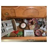 MANICURE SET, PICTURE FRAME, FROG, STAINED GLASS