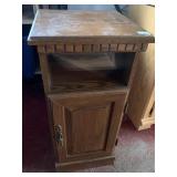 SMALL SIDE STAND W/ DOOR