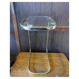 UNDER THE SOFA SIDE TABLE WITH GLASS TOP