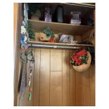 CONTENTS OF HALL CLOSET 4TH OF JULY Dï¿½COR