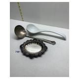 MADE IN SPAIN DISH, 2 LADLES