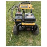 DEWALT 3000 PSI POWER WASHER WITH WAND RUNS