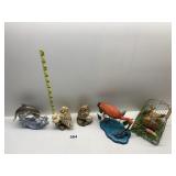 GROUP OF ANIMALS INCLUDING A MOTHER