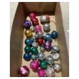 VARIETY OF VINTAGE CHRISTMAS ORNAMENTS